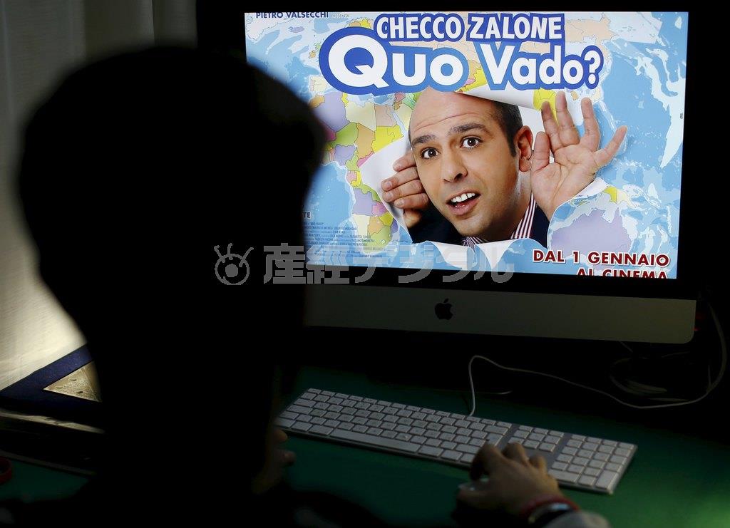 コメディアンのケッコ・ザローネ主演の映画「Ｑｕｏ＿Ｖａｄｏ？」＝２０１６年１月７日、イタリア・首都ローマ（ロイター）