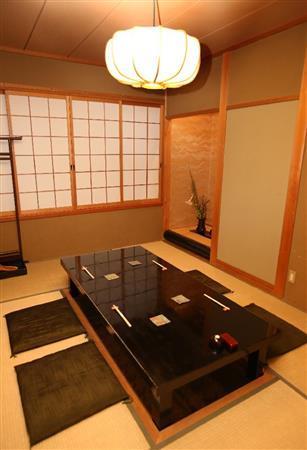 心落ち着く和室は古都散策の疲れを癒やしてくれる＝２０１５年１２月１６日、京都市東山区（志儀駒貴撮影）