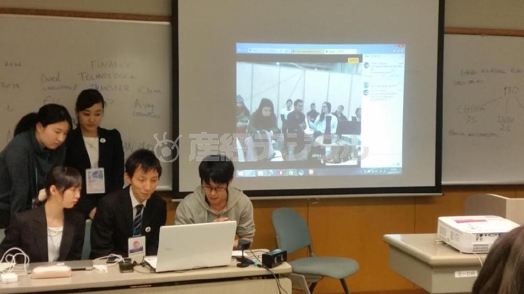パリで開かれていた「Ｃｏｎｆｅｒｅｎｃｅ＿ｏｆ＿Ｙｏｕｔｈ」（ＣＯＹ）とインターネット中継でつなぎ、意見交換を行った＝２０１５（平成２７）年１１月下旬、東京都内（横浜国立大学＿有志学生記者、内藤秀治撮影）