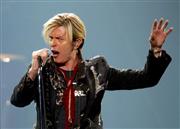 ツアー中のデビッド・ボウイ氏＝２００３年１２月（ロイター）