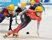 男子３０００メートルを制し、総合で初優勝した吉永一貴＝２０１６年１月１１日、広島県広島市東区の広島市総合屋内プール（共同）