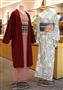 左は「Ｋｏｓｏｄｅ」で、幾何学模様の小紋（仕立て上がり１７万７０００円）と水玉模様の名古屋帯（仕立て上がり５万６０００円）は洋服の感覚で着られる和モダン着物。三分紐（６５００円）、帯留（９０００円）と白い帯揚（１万円）にワインカラーのコート（５万６０００円）を羽織ってすっきり着こなす。右は「きもの＿なかむら」のリサイクル着物。白地に花柄のすっきりした小紋（２万円）に青地に鮮やかな模様の入った名古屋帯（１万５０００円）、帯〆と帯揚（各３０００円）をあわせても約４万円の低予算で本格的な和の装い＝２０１５年１２月２９日、東京都中央区銀座（古厩正樹撮影）