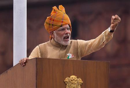 インド独立記念日に演説するモディ首相＝２０１５年８月、ニューデリー（ＡＰ）
