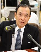 記者会見する全国地方銀行協会の寺沢辰麿会長＝１３日午後、東京都内