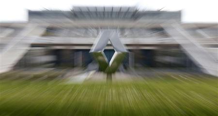 パリ近郊のルノーの研究センター＝１４日（ロイター）