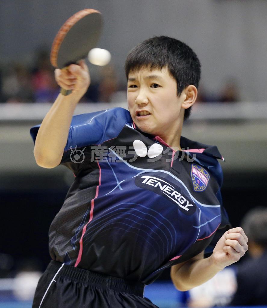 男子シングルスで３回戦進出を決めた小学６年生の張本智和＝２０１６年１月１３日、東京都渋谷区の東京体育館（共同）