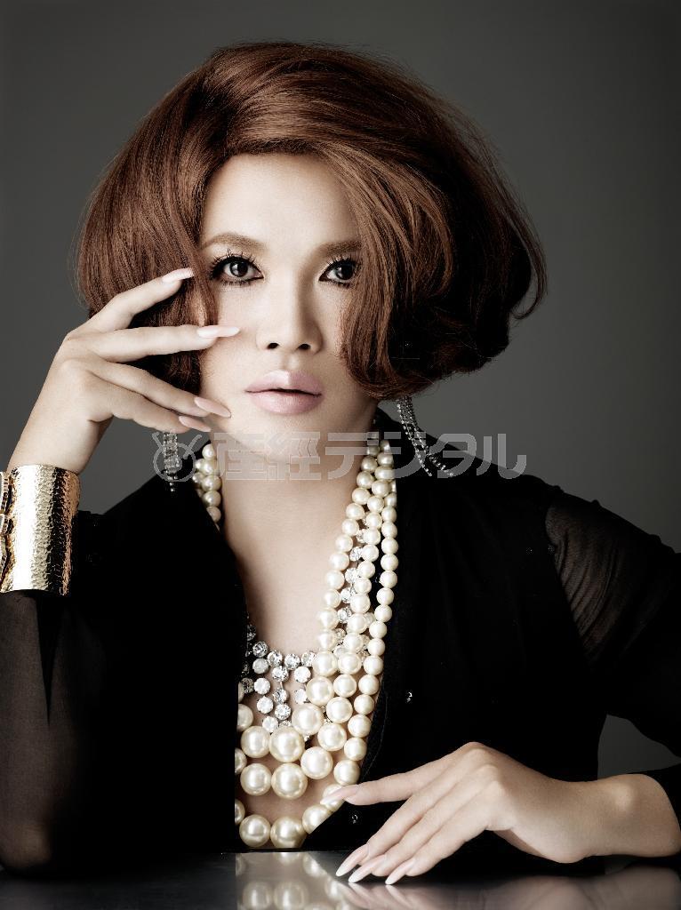 美容家、ＩＫＫＯ（いっこー）さん。逆境こそチャンス。強く凛として美しさで乗り越えて（「ＩＫＫＯのちょっと開運」（リンダパブリッシャーズ刊）から宮崎貢司さん撮影）