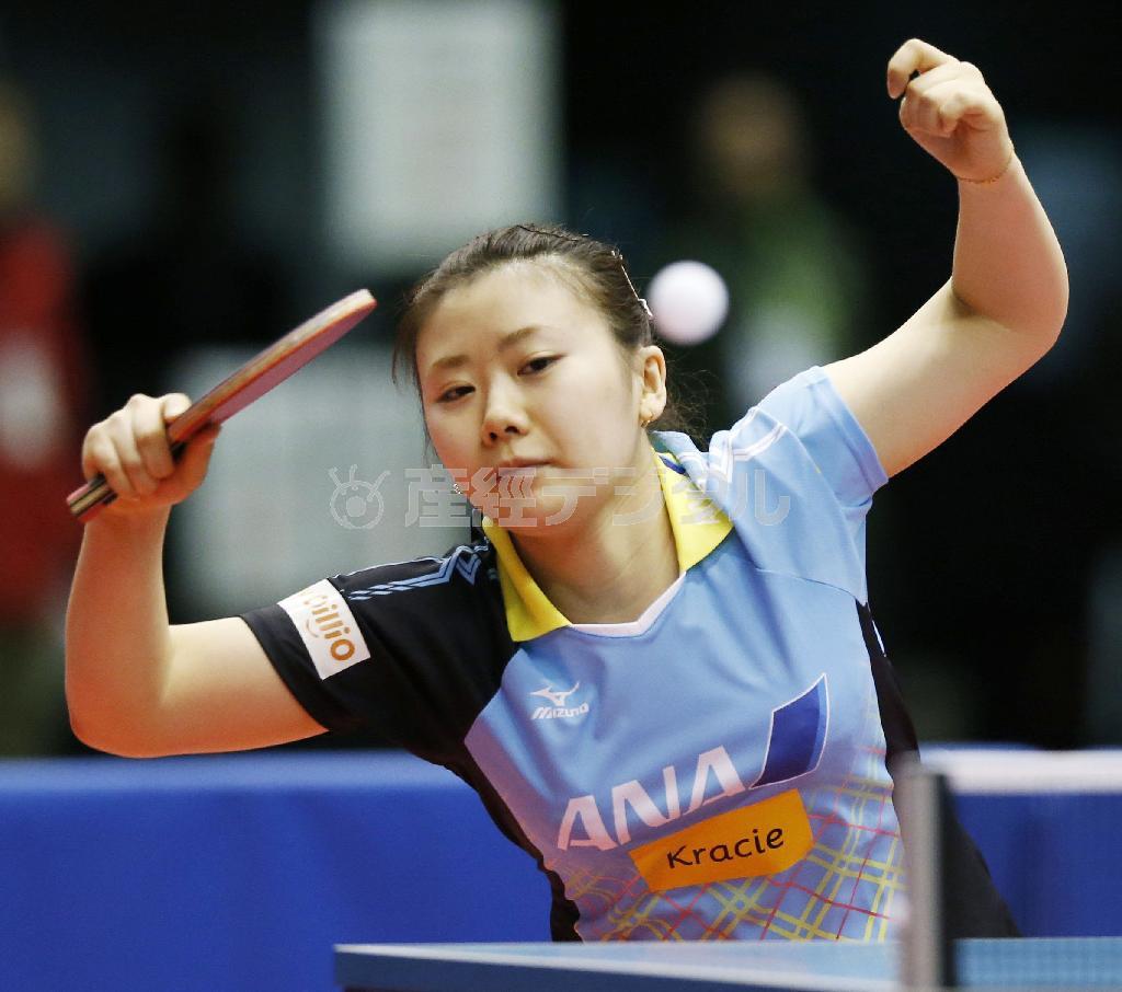 女子シングルス６回戦で敗退した福原愛＝２０１６年１月１５日、東京都渋谷区の東京体育館（共同）