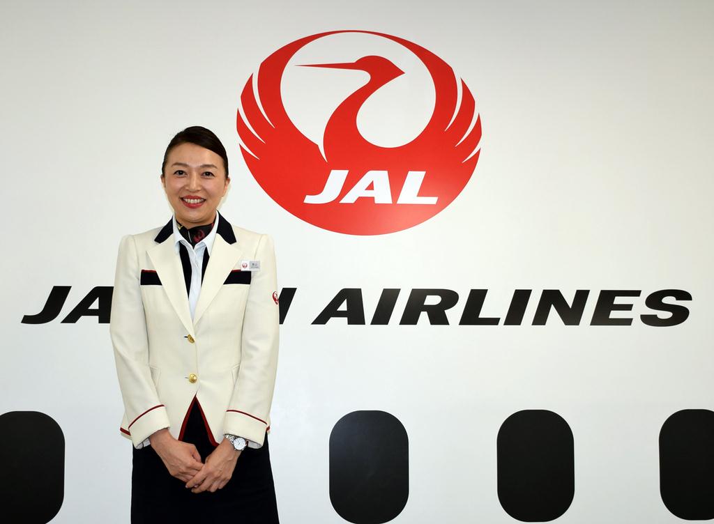 日本航空でキャビンアテンダントの教官を務める奥山歩さん＝日本航空第一テクニカルセンター（撮影・大竹信生）