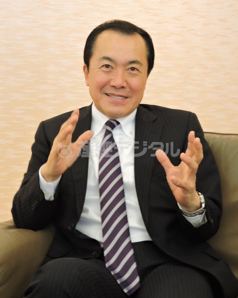 宝塚歌劇団理事長の小川友次（ともつぐ）さん＝２０１５年１２月２６日（藤沢志穂子撮影）