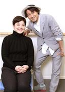 「未来に関する勉強をしていて空恐ろしくなった」と口をそろえるナオト・インティライミさん（右）と小林香（かおり）さん＝２０１５年１２月２８日、東京都新宿区（荻窪佳撮影）