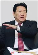 インタビューに応じる日本航空の植木義晴社長＝東京都品川区
