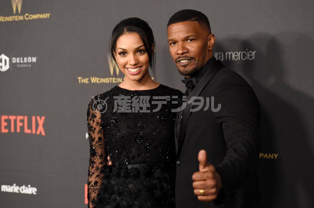 米俳優、ジェイミー・フォックスさん（右）＝２０１６年１月１０日、米カリフォルニア州ビバリーヒルズ（ＡＰ）