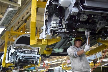 浙江省永康市にある中堅自動車メーカー、衆泰汽車（Ｚｏｔｙｅ）の工場で働く労働者。中国では春節（旧正月）を控え、年末ボーナスのシーズンが訪れている（ＡＰ）