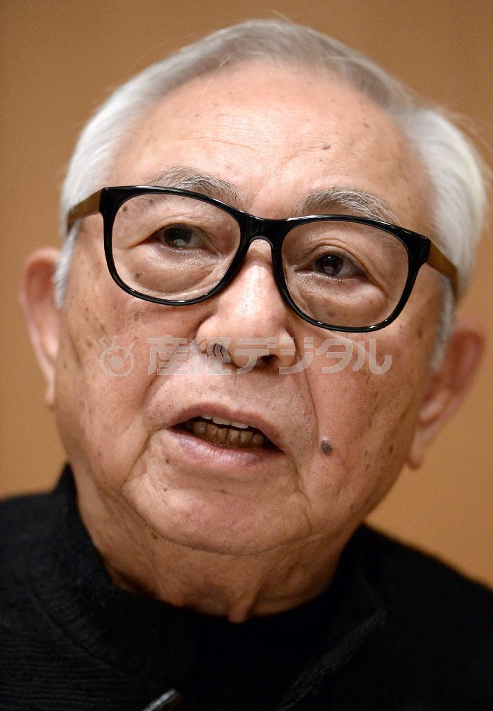 舞台「屋根」について話す倉本聰（そう）さん＝２０１５年１１月１２日、東京都港区（寺河内美奈撮影）