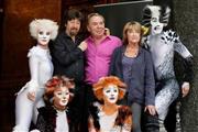「キャッツ」ロンドン公演の出演者ら＝２０１４年７月７日、英国・首都ロンドン（ＡＰ）