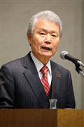 経団連労使フォーラムであいさつする経団連の榊原定征会長＝２５日午前、東京都千代田区（早坂洋祐撮影）