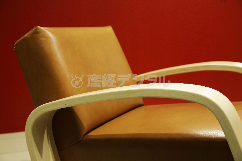 建築家アルヴァ・アアルトらが立ち上げた家具ブランド「アルテック」は、若い人たちに人気だ＝２０１５年１１月１７日、フィンランド・首都ヘルシンキ（倉谷清文さん撮影）
