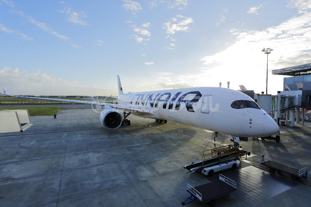フィンエアーが２０１５年１０月に欧州の航空会社で最初に受領したエアバスの最新鋭機Ａ３５０ＸＷＢの１号機＝２０１５年１０月７日、フィンランド・首都ヘルシンキ（倉谷清文さん撮影）