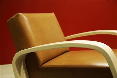 建築家アルヴァ・アアルトらが立ち上げた家具ブランド「アルテック」は、若い人たちに人気だ＝２０１５年１１月１７日、フィンランド・首都ヘルシンキ（倉谷清文さん撮影）