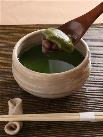一碗に抹茶の魅力を凝縮した「抹茶ぜんざい」＝２０１５年１２月１８日、京都府宇治市（志儀駒貴撮影）