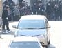神戸地裁に入る野々村竜太郎元県議を乗せた思われる車両＝２６日午前９時２０分、神戸市中央区の神戸地裁（彦野公太朗撮影）