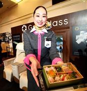 北海道の食材をふんだんに盛り込んだ軽食などが公開された＝２７日午後、北海道函館市（撮影・春名中）