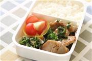豚ヒレ肉と菜の花のマスタードあえ弁当。※５３１ｋｃａｌ、塩分２．６グラム（１人分）