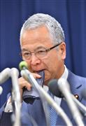 金銭授受疑惑に関して会見で説明をする甘利明経済再生担当相＝２８日午後、東京都千代田区（宮崎瑞穂撮影）