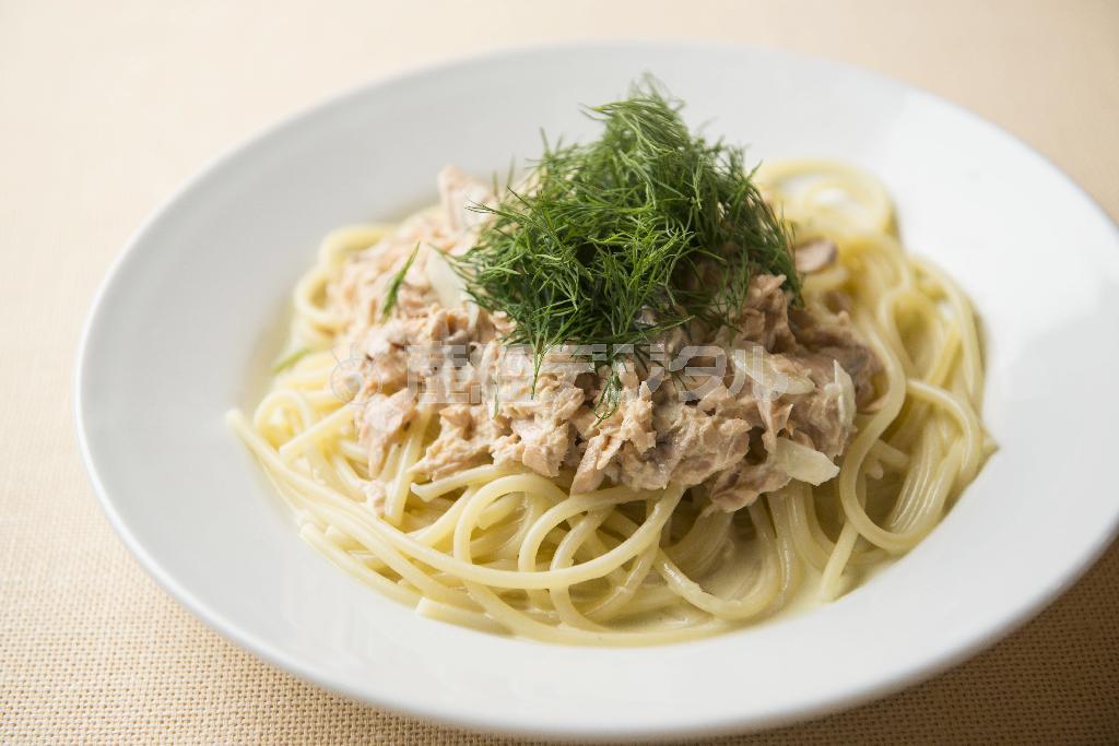 鮭と生クリームのパスタソース（松下二郎さん撮影）