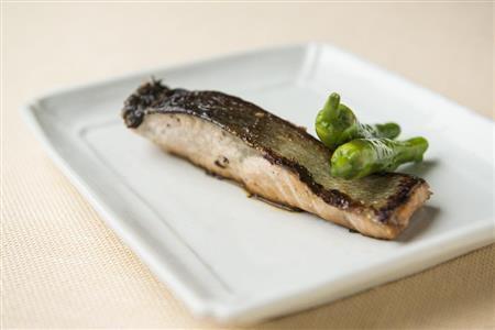 鮭の漬け焼き（松下二郎さん撮影）