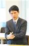 豊饒（ほうじょう）な言葉で新たな祈りを書き上げた天童荒太（てんどう・あらた）さん。「恵みのようにいくつもの表現が生まれた」＝２０１６年１月１２日（塩塚夢撮影）