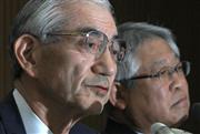 会見する新日鉄住金の進藤孝生社長（左）と日新製鋼の三喜俊典社長＝１日午後、東京都中央区（荻窪佳撮影）