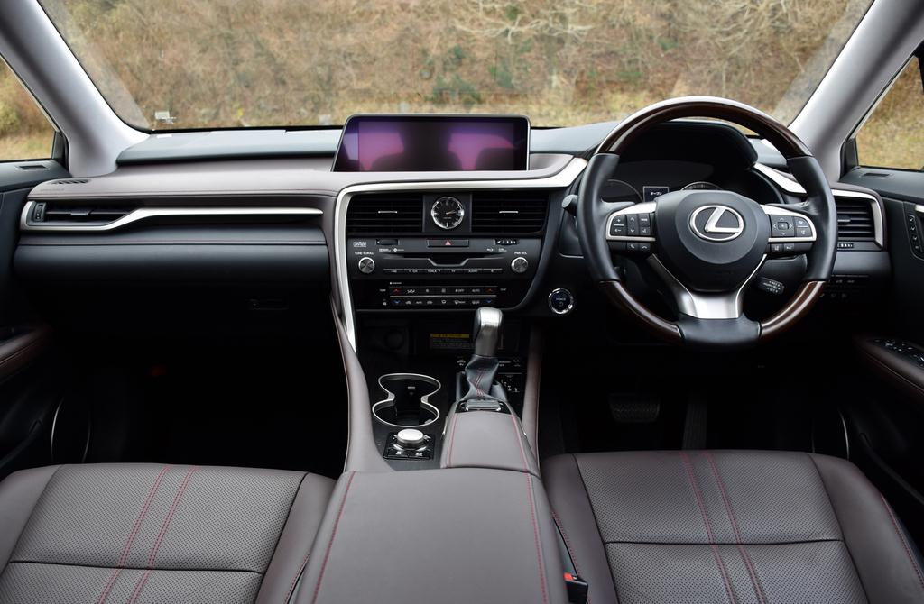 レクサス「ＲＸ４５０ｈ」ダッシュボード。