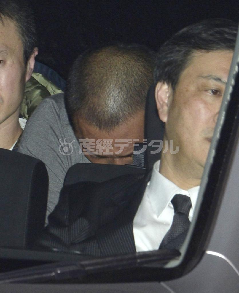 覚せい剤取締法違反の疑いで逮捕され、警視庁に入る清原和博容疑者＝３日午前２時１５分