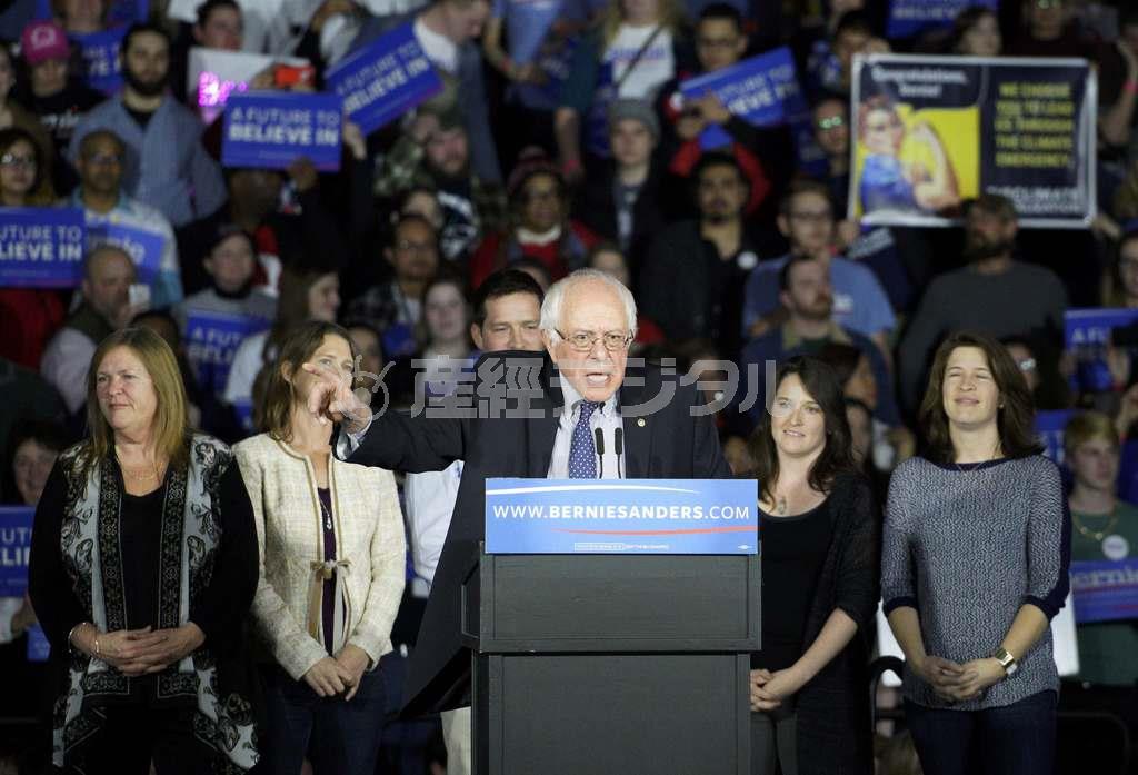 追い上げを見せたバーニー・サンダース氏＝２０１６年２月１日、米アイオワ州デモイン市（ロイター）
