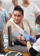 健康診断を受ける大関照ノ富士＝２０１６年２月２日、東京都墨田区の両国国技館（共同）