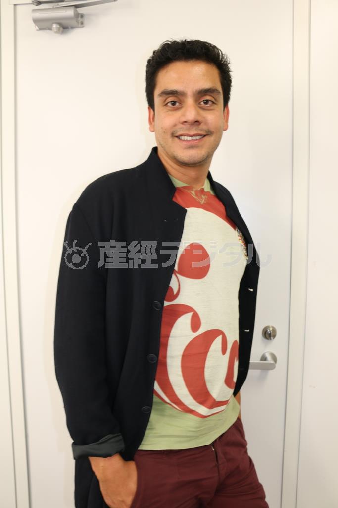 「たくさんの社会批判が盛り込まれています」と語るハイロ・ブスタマンテ監督＝２０１５年１０月８日、東京都渋谷区（高橋天地撮影）