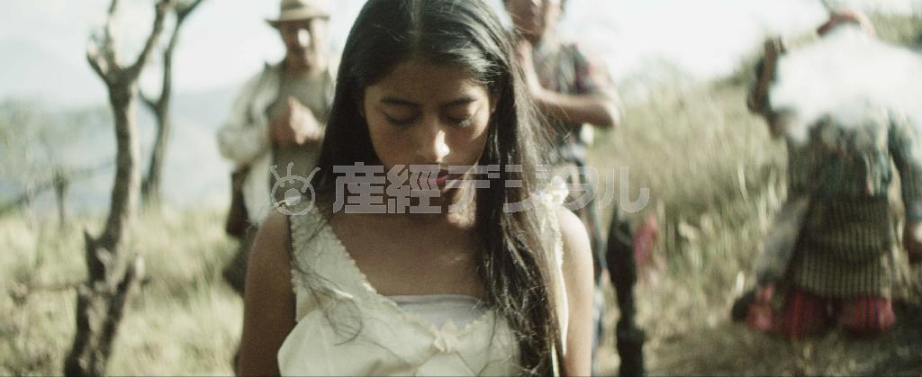 映画「火の山のマリア」（ハイロ・ブスタマンテ監督）。２月６日公開（エスパース・サロウ提供）。（Ｃ）ＬＡ＿ＣＡＳＡ＿ＤＥ＿ＰＲＯＤＵＣＣＩOＮ＿ｙ＿ＴＵ＿ＶＡＳ＿ＶＯＩＲ－２０１５