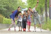 映画「Ｇｉｖｅｎ＿いま、ここ、にあるしあわせ」（高橋夏子監督）。公開中（公益社団法人「難病の子どもとその家族へ夢を」提供）