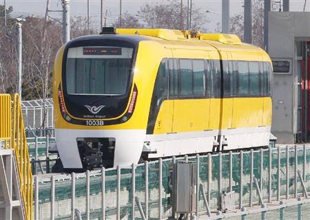 現代ローテムが開発した韓国初のリニアモーターカー＝３日、北西部永宗島（聯合＝共同）