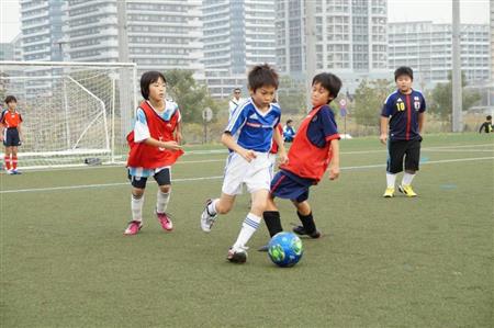 サッカーやダンスのプログラム体験に参加 コナミスポーツクラブ Sankeibiz サンケイビズ