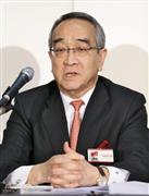 記者会見するジャパンディスプレイの本間充会長兼ＣＥＯ＝８日、東京・日本橋兜町の東京証券取引所