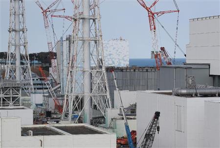 廃炉に向け作業が進む各建屋＝８日、福島第１原発（古厩正樹撮影）