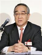 記者会見するジャパンディスプレイの本間充会長兼ＣＥＯ＝８日、東京・日本橋兜町の東京証券取引所