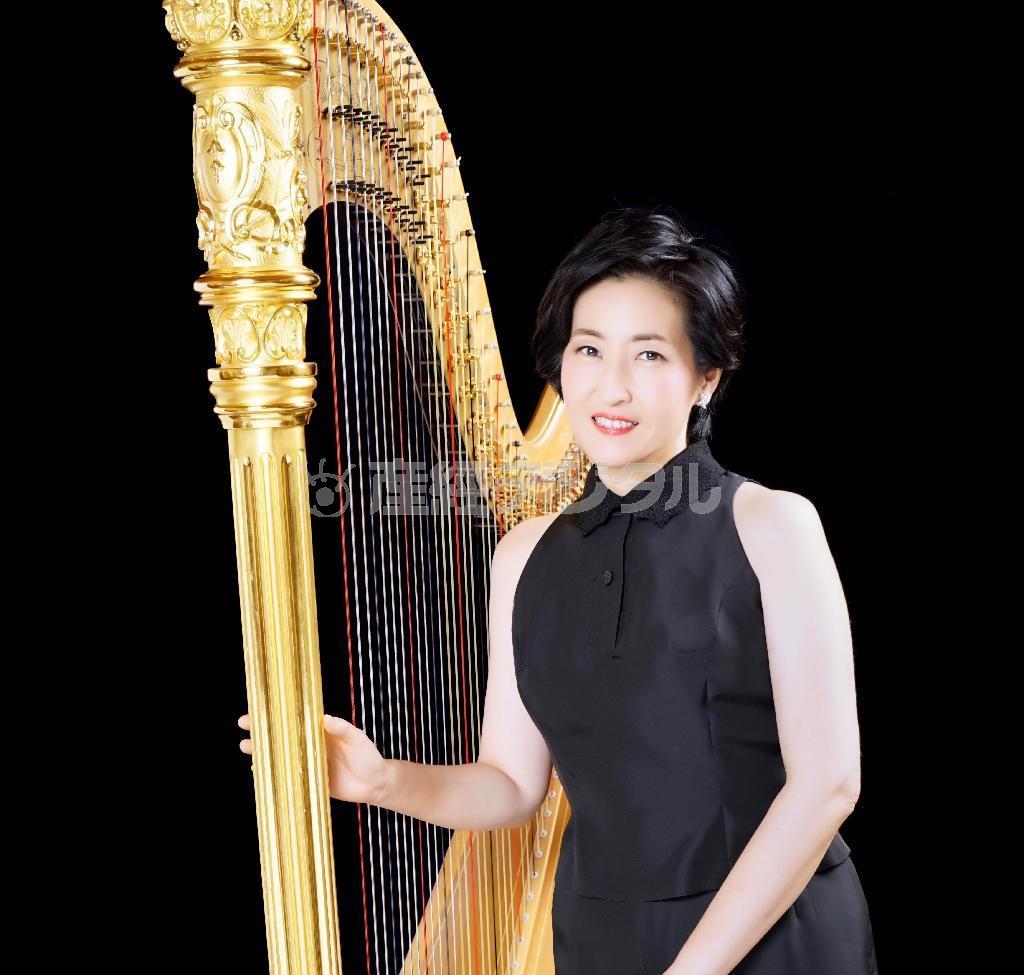 「気がついたら３０年経っていました」と語る、ハープ奏者の吉野直子さん＝２０１５年９月８日（提供写真）。（Ｃ）Ａｋｉｒａ＿Ｍｕｔｏ