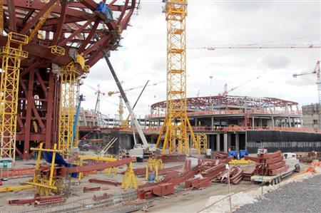 ２０１７年に開催される国際博覧会（万博）に向けて準備が進む建設現場＝１５年８月、アスタナ（共同）