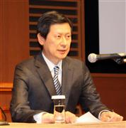 記者会見するロッテＨＤ前副会長の重光宏之氏＝１２日、東京都千代田区（小林健一撮影）