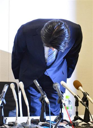 不倫疑惑について記者会見する自民党の宮崎謙介衆院議員＝１２日午前、東京・永田町の衆院第二議員会館