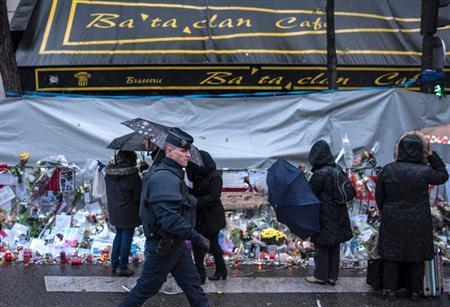 昨年１１月のパリ同時多発テロで襲撃を受け、観客ら８９人が死亡したバタクラン劇場＝２０１５年１１月２５日、フランス・首都パリ（ＡＰ）